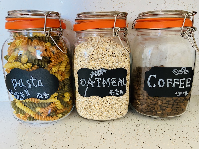 Mason jar with multi-lingual labels