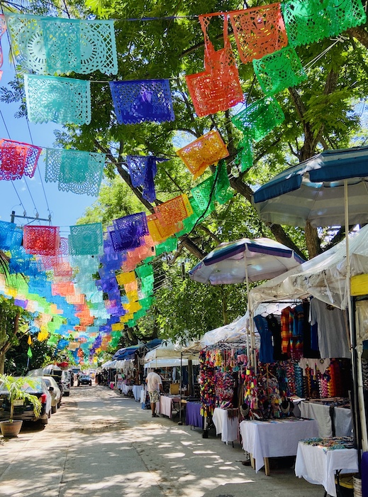 Street vendors in Saturday market 