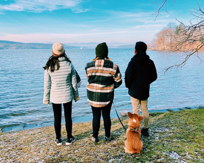 Hudson River views at Mills Mansion, New York with siblings