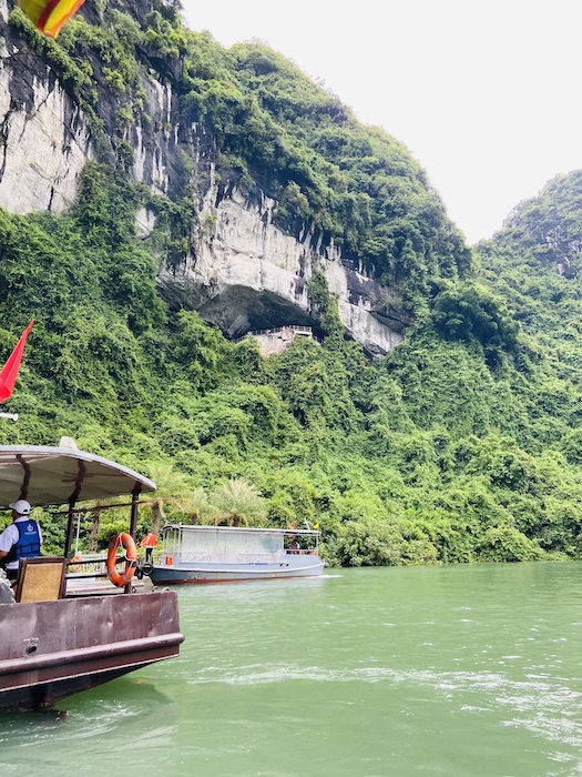 Thien Cung cave
