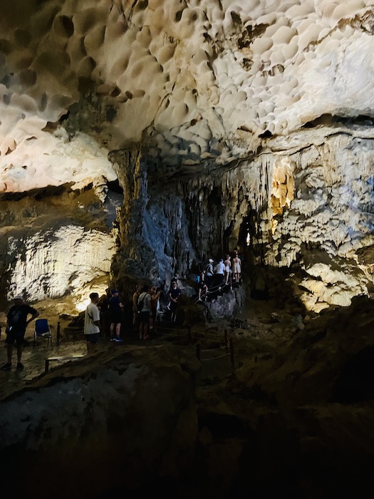Thien Cung cave