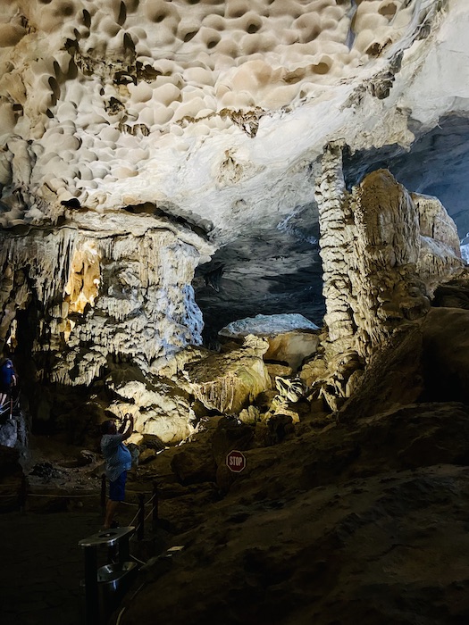Thien Cung cave