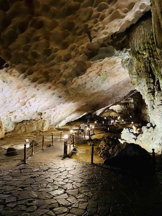 Thien Cung cave