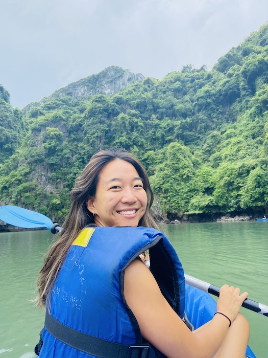 kayaking in Halong Bay 